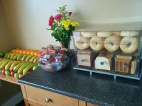 Super 8 by Wyndham Valemount - breakfast