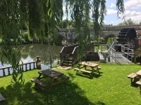 Old Mill Hotel & Lodge Hoteles en Box
