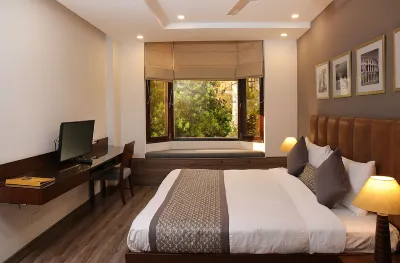 Ahuja Residency DLF Phase 2 Hotel in zona HSIIDC Building