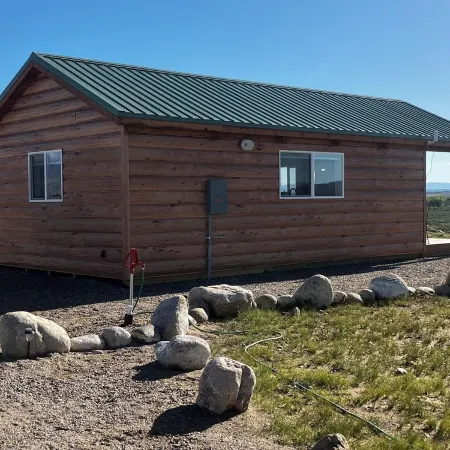 Elegant and peaceful cabin on the Clark's Fork of the Yellowstone river!