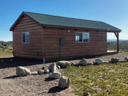 Elegant and peaceful cabin on the Clark's Fork of the Yellowstone river!