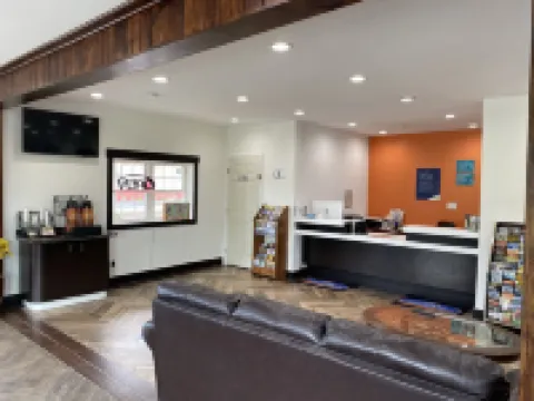 喬治湖豪生酒店