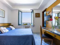 Hotel Il Faro Отели рядом с достопримечательностью «Пляж Леонеллис»