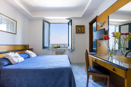 Hotel Il Faro Отели рядом с достопримечательностью «Собор Святых Филиппа и Иакова»