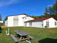 Lake Tree Inn & Suites