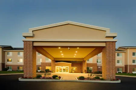 Fairfield Inn & Suites Ottawa Starved Rock Area Отели в г. Нейплейт