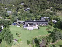 Piha Beachstay Accommodation Hotels in Piha