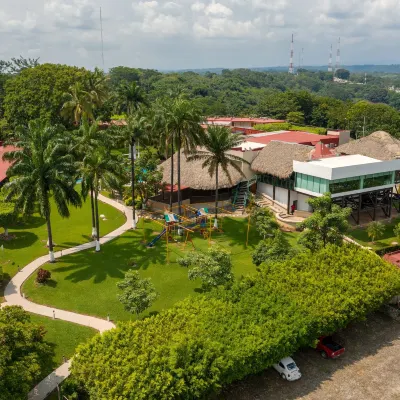 Hotel Loma Real Hoteles cerca de Parque 5 de Febrero