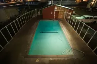 Cousin's Country Inn - Pools