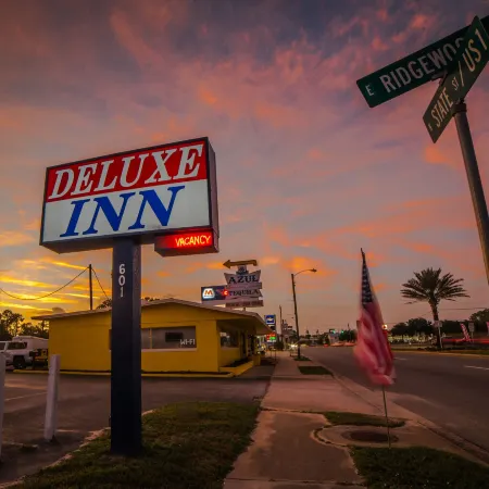 Deluxe Inn