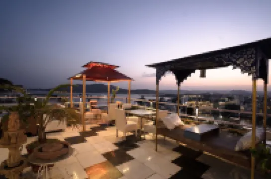 โรงแรมวิวทะเลสาบ - บนทะเลสาบพิชโลล่า