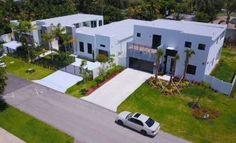 Men Only Clothing Option Guesthouse Near Wilton Manors