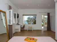Only Yours , Mykonos - Private Pool & Sea View Suites Near Scorpios Hotel berhampiran Pantai Paraga
