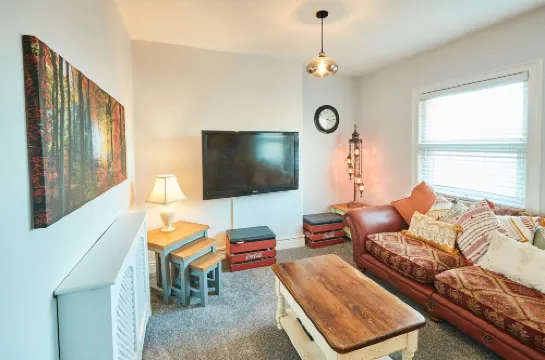 Host & Stay - Seas the Day