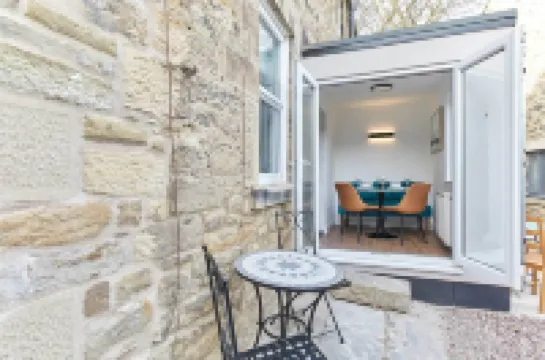 โฮสต์สเตย์เดอะแบล็คสมิธ