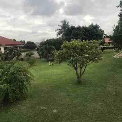 Whispers Guest House Hotel Exterior
