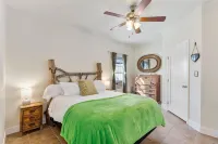Trails Sisters-Calm on the Edge of Town Hotels in Brewster County