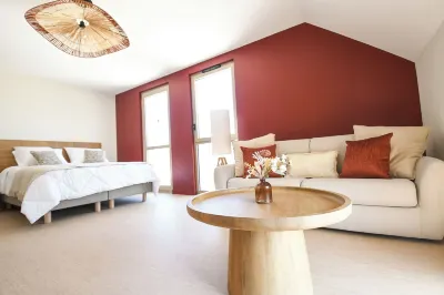 Le Clos des Cadoles Hotels in Villon