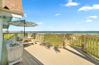 Pelican Beach Private Ocean Front Beach House- Sleeps 10 Bring Your Surf Boards - Pet friendly