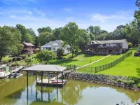 Perfect Retreat for Large Families, Sleeps 14 - Lake Norman Paradise
