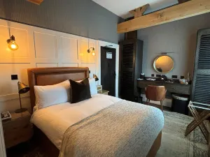 Manor House Lindley