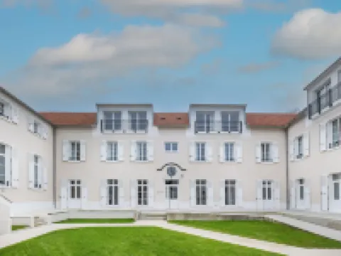 L'Horloge Hotels in Montevrain