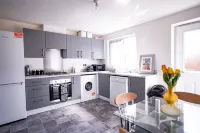 2-Bed House with Canal View, Garden & Petsok Отели в г. Прествич