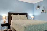 Serenity on the Sea Luxury Condo w Prvt Balcony - Huoneistot