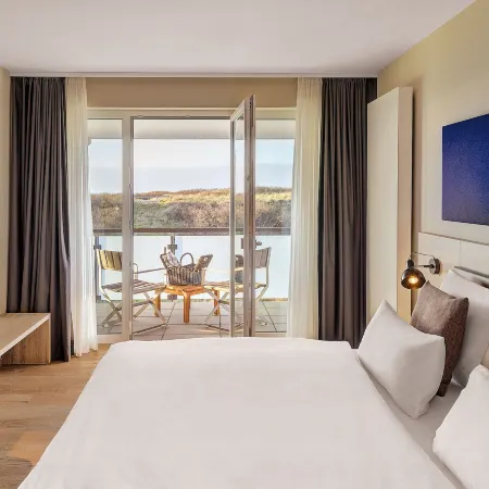 Strandhotel Sandburg Отели рядом с достопримечательностью «Пляж Лангеог»