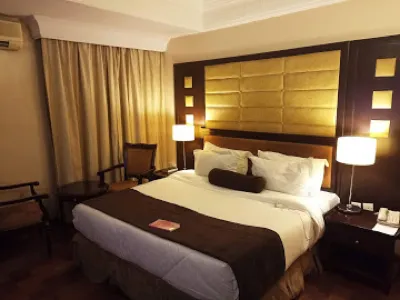 Room in Lodge - Owu Crown Hotel - Deluxetwin Bed Room Hotels near KEC Plaza