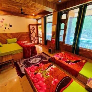 Chalo Challal Hotel & Cafe