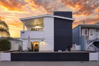 Steps From the Sand/boardwalk Outdoor Dining, Parking, and Patio in Newport