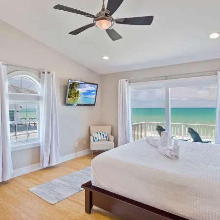 Beach House Mansion- Private Beach Walk Over