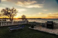 Sea Breeze Oasis (Tranquil Coastal Escape)