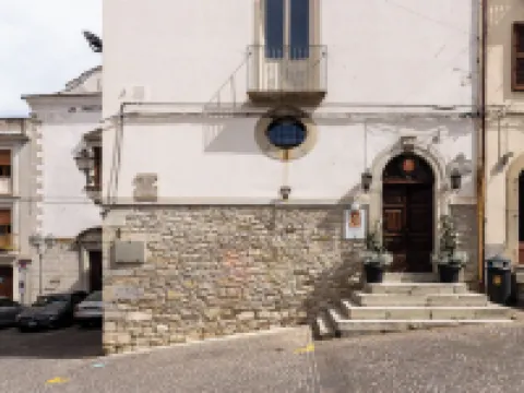 城市宮殿酒店 伊塞爾尼亞省酒店