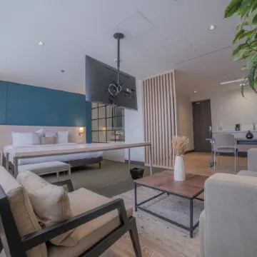 LIV Zona G Hotel by Sarasti Отели рядом с достопримечательностью «Театр «Роял Сентер»»