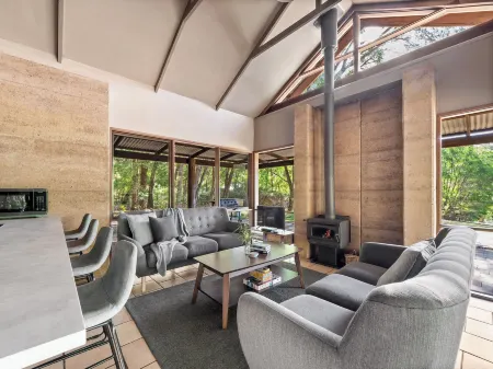 Marima Cottages Отели рядом с достопримечательностью «Дейв Эванс Бисентенниал Три»