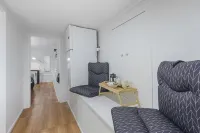 Newly Renovated Studio w Parking-Netflix Hotels in Piha