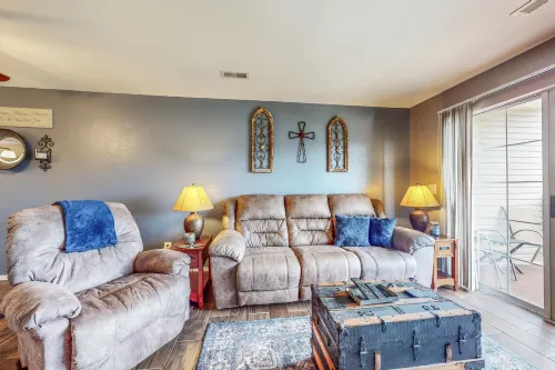 Convenient main-level condo with washer/dryer, central AC - close to attractions