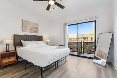 Luxurious Retreat - WiFi, Walkable, Pool, Newly Built