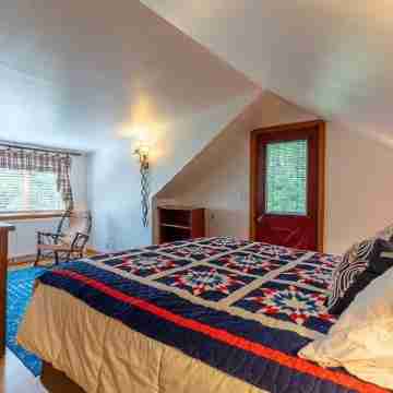 Family-friendly 3-bedroom house with lake views Rooms