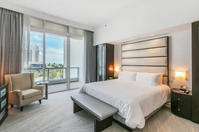 Fontainebleau OceanView Suite Full Kitchen, washer/dryer, FREE Valet&Spa Passes!