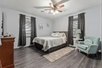 Charming 3-bedroom ranch house with WiFi, AC in amazing Valley View Jonesboro