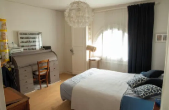 Apt with garden and parking on the banks of the Seine in front of the cathedral