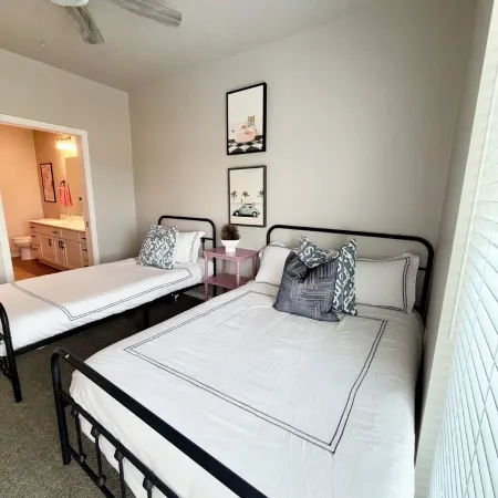 Good Vibes 2-Bedroom Apartment in Waukee - Central Location & Modern Comforts