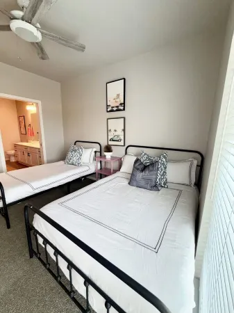 Good Vibes 2-Bedroom Apartment in Waukee - Central Location & Modern Comforts