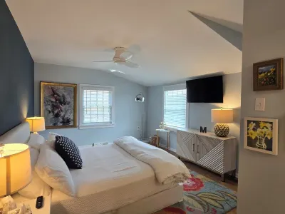 Beautiful Bray Cottage on the Vineyard Hotels in der Nähe von Out of the Past Antiques