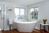 Topside Inn Hotels in Boothbay