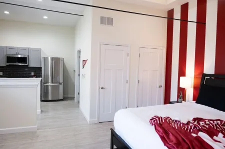 Hoosier Suite Downtown Bloomington on the Square