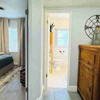 URBAN OASIS: Dog Friendly - Bungalow Retreat - Downtown Orlando Rooms